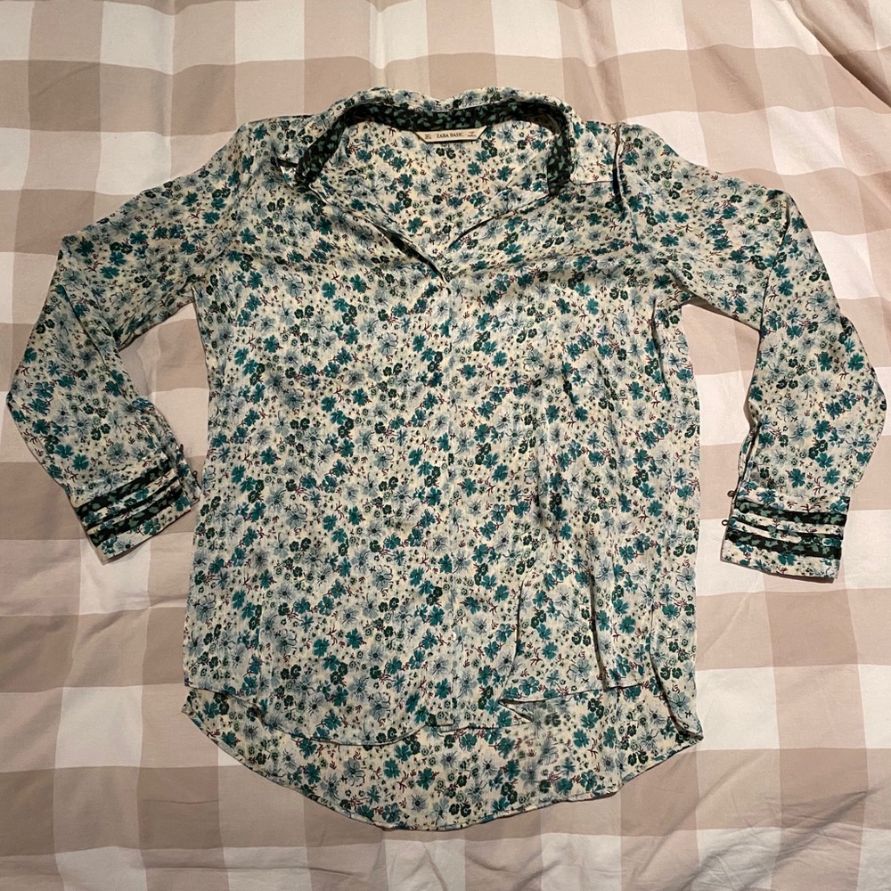 Zara floral blouse 💚